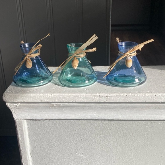 NWT Set of 3- Translucent Beach Glass Bottle Vases with Seashell Accents - Picture 3 of 17